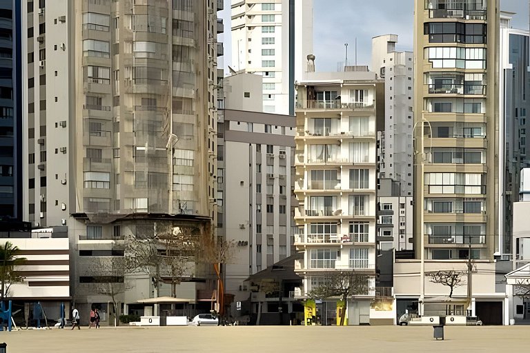 30 passos da areia de BC | Local top Perto de tudo