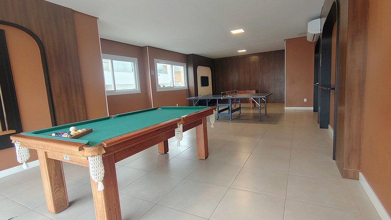 Apto em HomeClub top! Frente mar A/C e 02 garagens