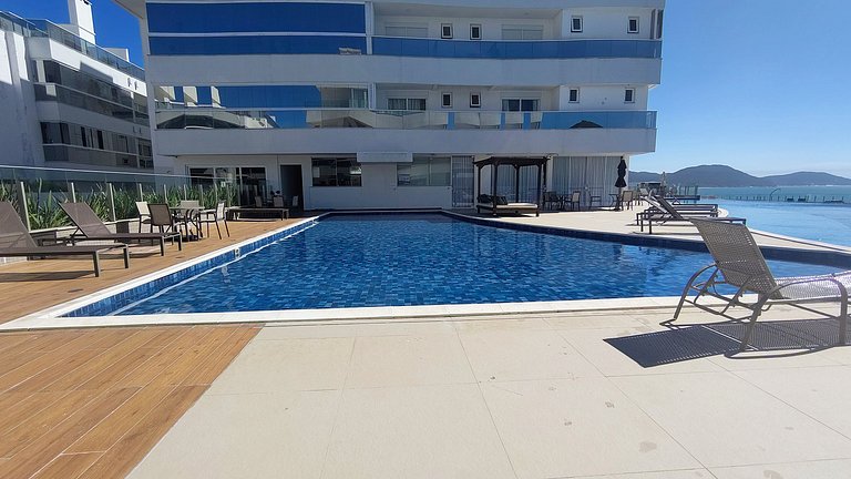 Apto em HomeClub top! Frente mar A/C e 02 garagens